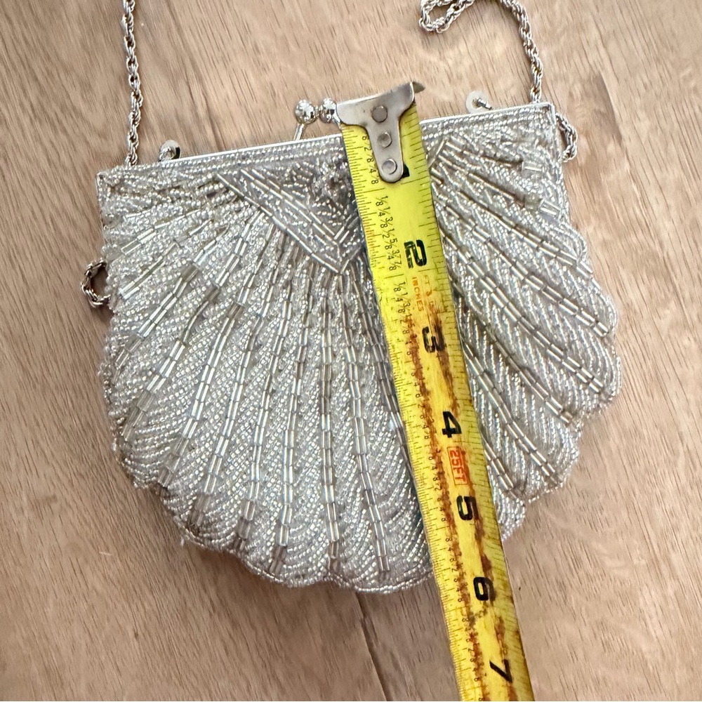 Vtg La Regale Beaded Clam Seashell Evening Purse Shoulder Clutch Silver Chain - Picture 4 of 6